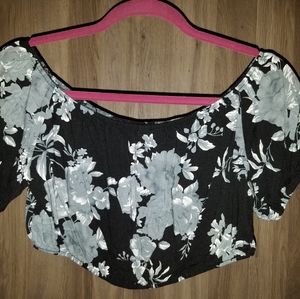 CROP TOP OFF SHOULDERS